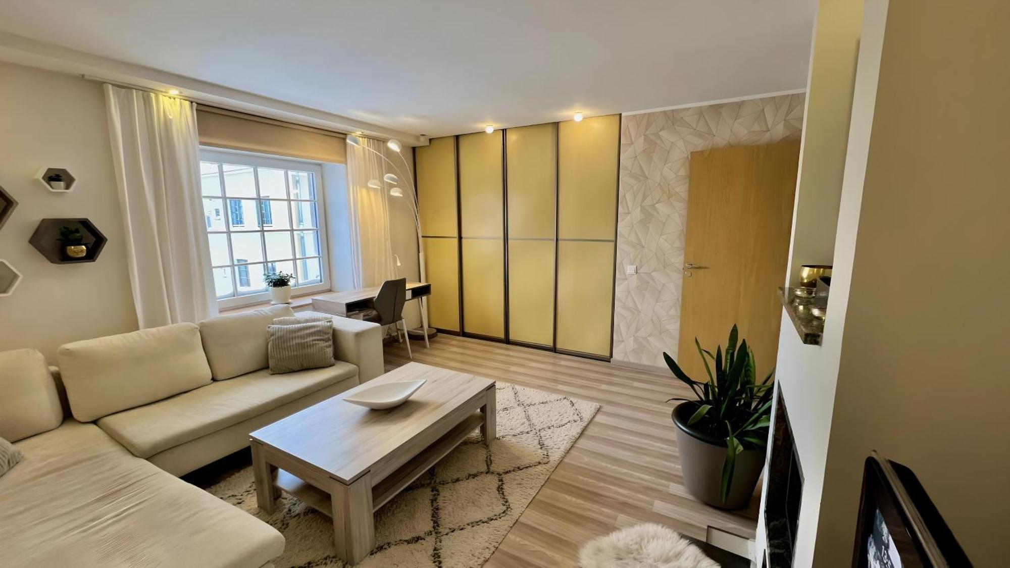 Historic Charm - Cozy Nordic Retreat In Time-Honored Residency Apartment Tallinn Bagian luar foto